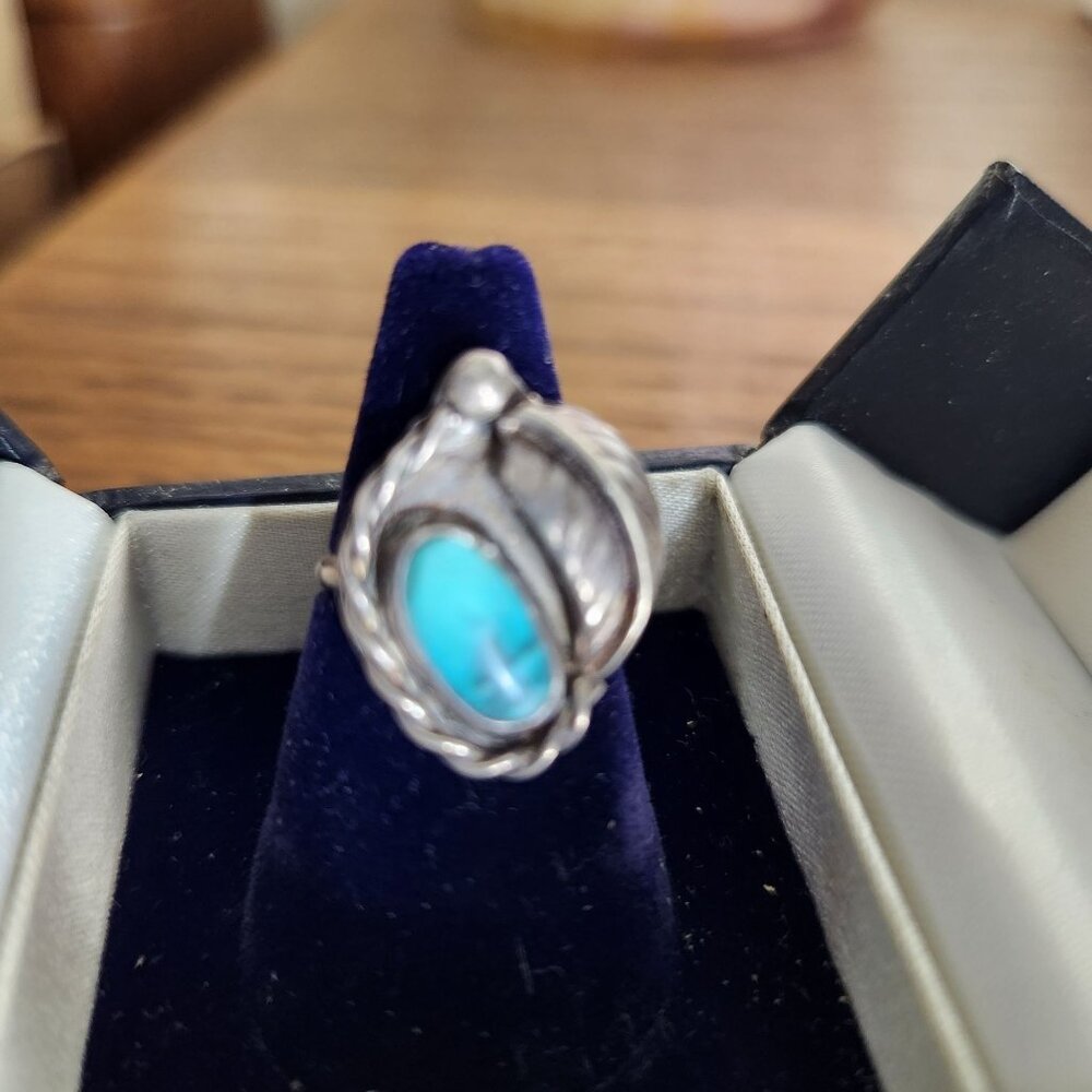 Vintage Navajo Sterling Silver Turquoise Ring With Leaf Design Size 7.5 Womens J